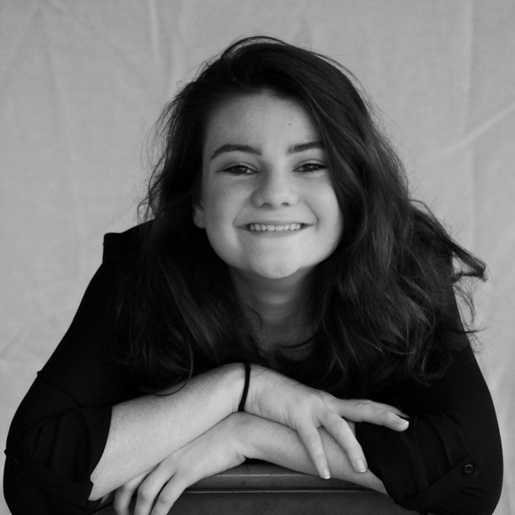 Meet your Posher, Kendra - Picture 1 of 1